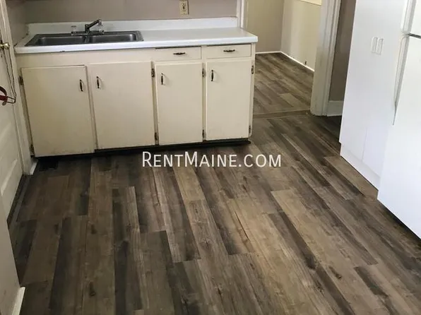 8 Willow St #2, Bangor, ME 04401