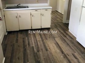 8 Willow St, Bangor, ME