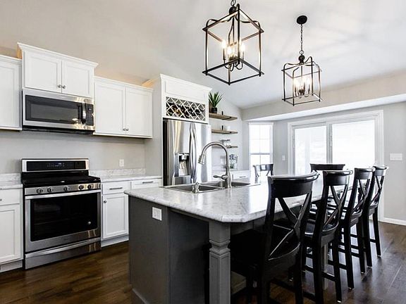 3rd image of 1004 Indian Prairie Dr