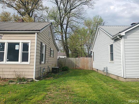 2nd image of 1415 E Sycamore St