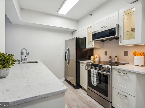5505 Seminary Rd APT 1018N, Falls Church, VA 22041
