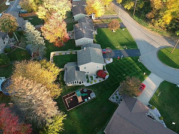 4th image of 48 Mary Ann Ln