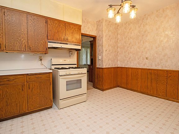 4th image of 814 10th Ave N