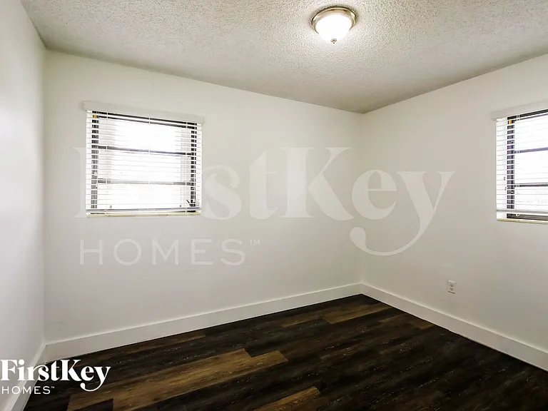 10020 SW 37th St — Photo 15