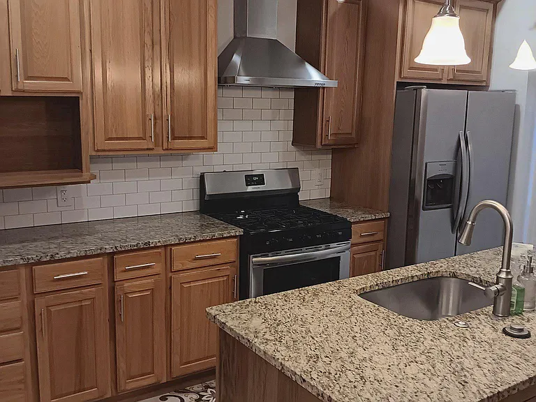 2628 E Harold St — Photo 5