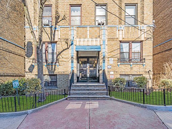 3rd image of 270 Harrison Ave APT 104