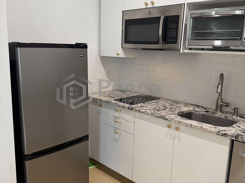 1st image of 2324 S Green St #U1