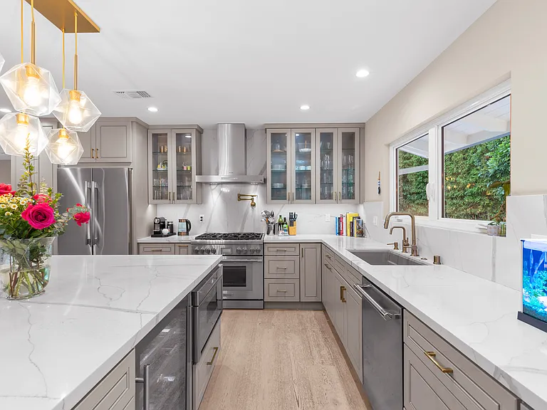 3286 Mandeville Canyon Rd — Photo 9