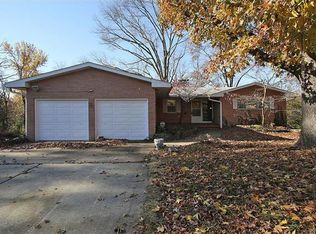 16 Hebner Dr, Alton, IL 62002