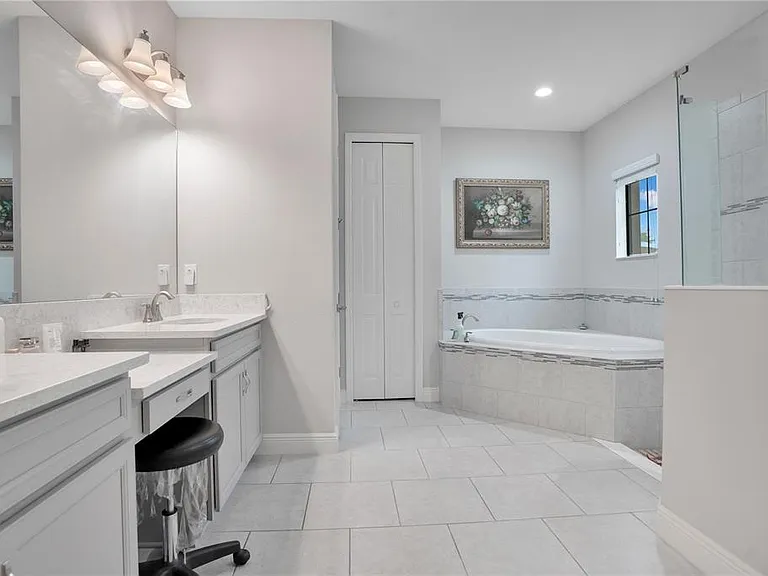 21914 Butterfly Kiss Dr — Photo 20