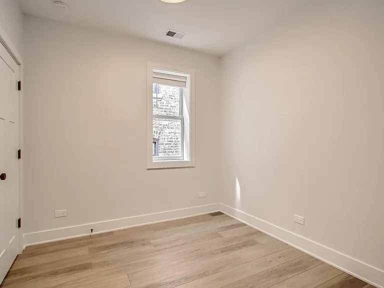 2715 N Lawndale Ave #1 — Photo 10