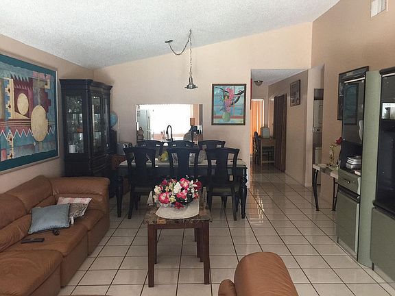 3rd image of 4318 Palm Forest Dr S