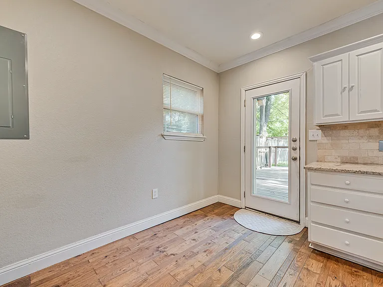 811 Kidd Springs Dr — Photo 13