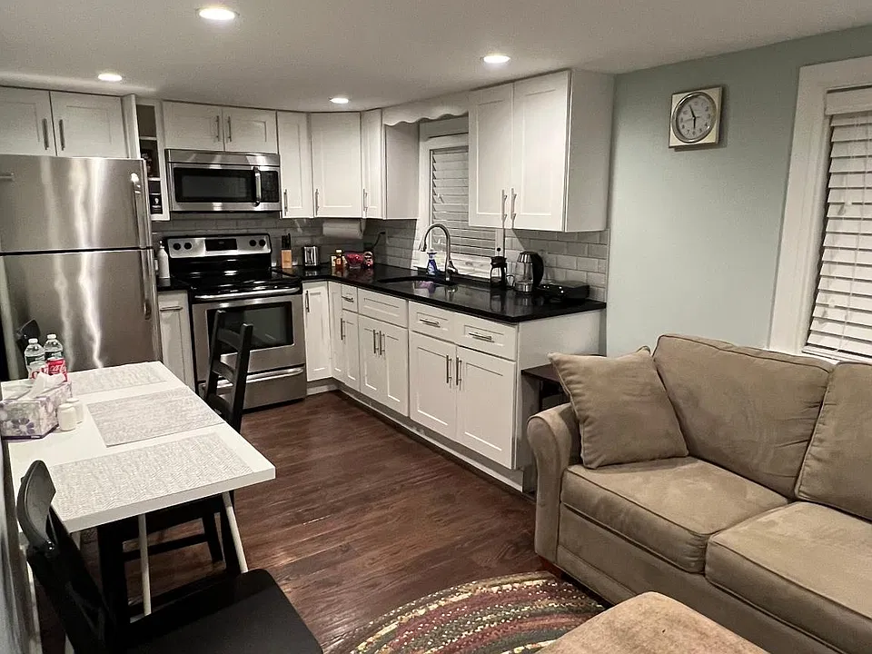 87 Saugatuck Ave #2