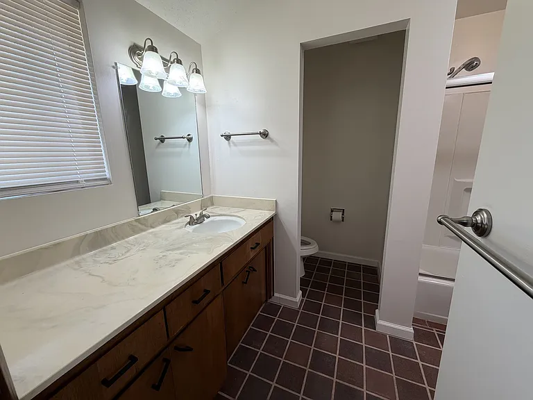 1044 Paradise Dr — Photo 10