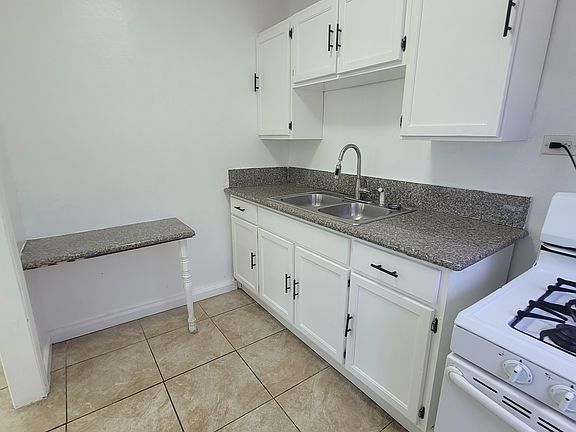 4th image of 10301 Dalerose Ave #1/2