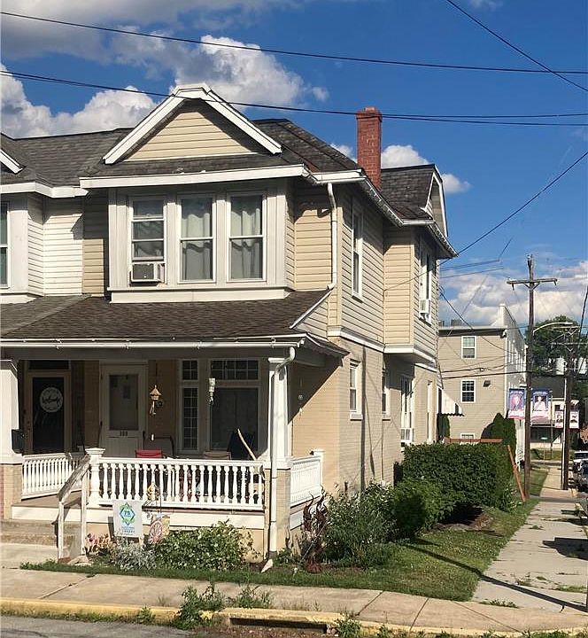 1st image of 300 E Walnut St