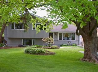 5909 Lee Ave, Downers Grove, IL 60516