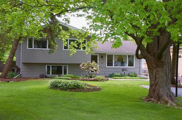 5909 Lee Ave photo 1