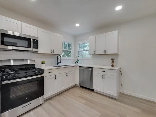 5909 Locke Ave, Fort Worth, TX 76107