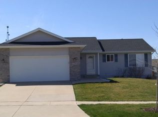 1200 Moose Dr NW, Cedar Rapids, IA 52405