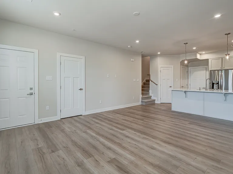 12129 Calgary Loop — Photo 6