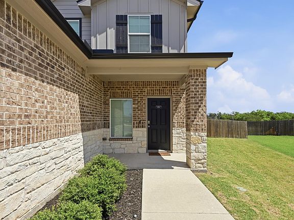 3rd image of 405 Andover Ln