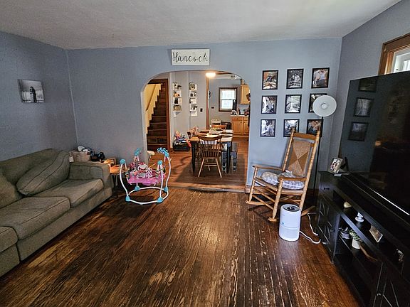 3rd image of 154 N Elm St