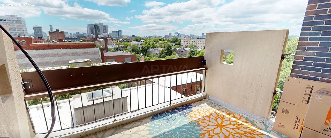 Central Square area, 2 bedroom, 2 bathroom apartment — Photo 1