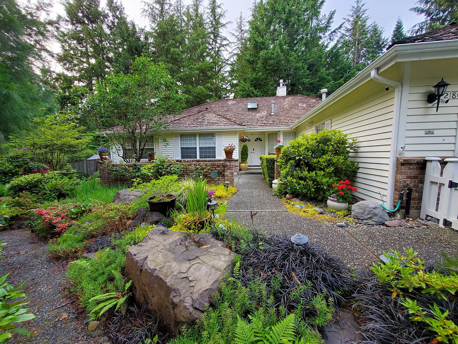 SE 29th Ct, Sammamish — Photo 1