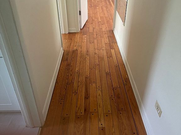 5th image of 2030 Crestwood Ln
