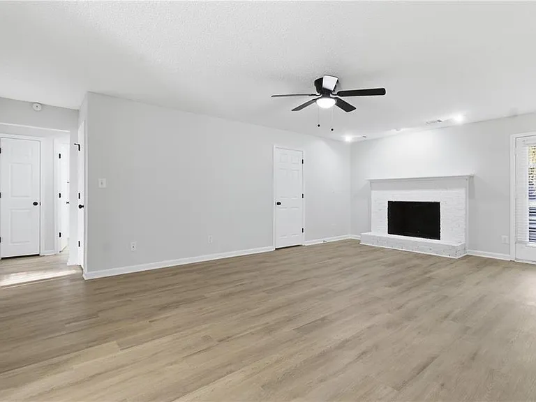 2110 Meadow View Ct — Photo 8