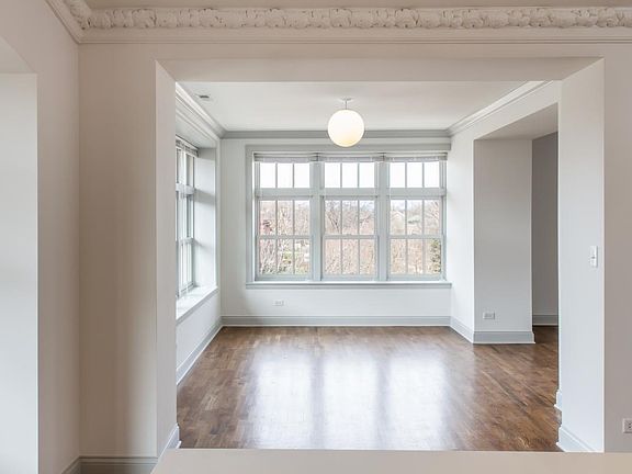 2nd image of 5100-5120 S Ellis Ave #2W