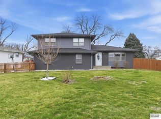5306 S 105th St, Omaha, NE 68127