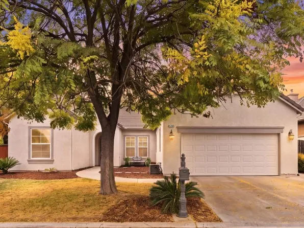4769 N Emerald Peak Dr, Clovis, CA 93619