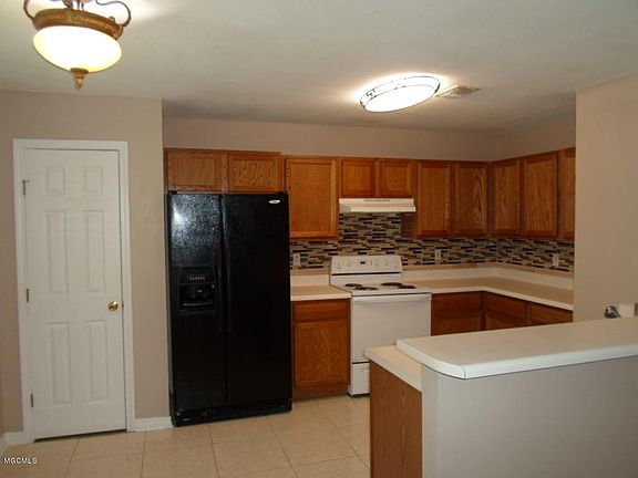 3rd image of 14038 Gladys St