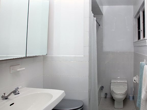 4th image of 4117 Westmoreland St