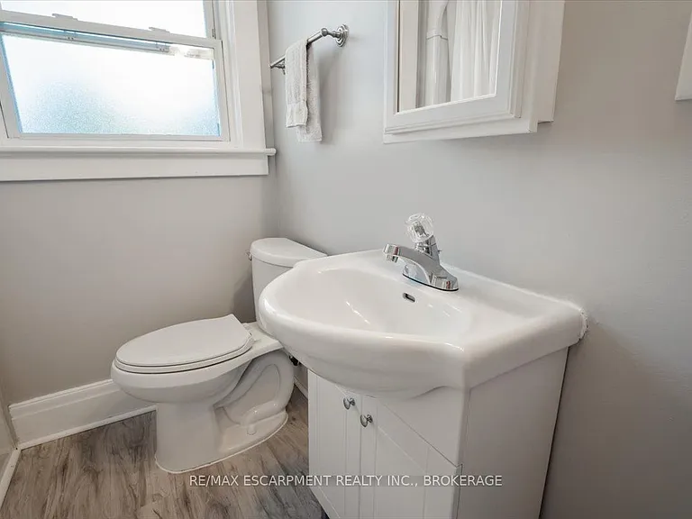 3 Carleton St S #MAIN — Photo 23