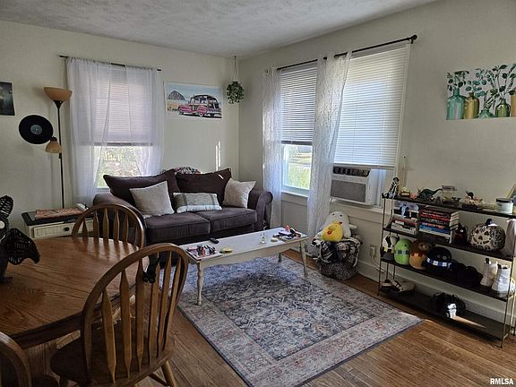 3rd image of 1110 W Walkup Ave