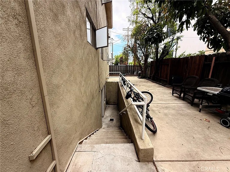 423 S Le Doux Rd #10 — Photo 17