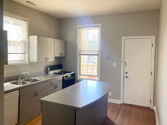 2nd image of 1019 W Newport Ave #2