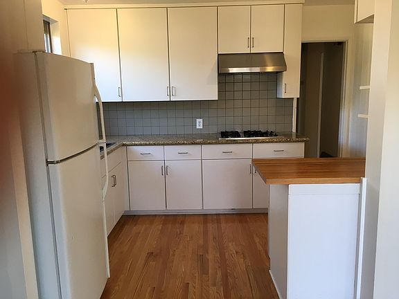 3rd image of 4272 Moore St #House