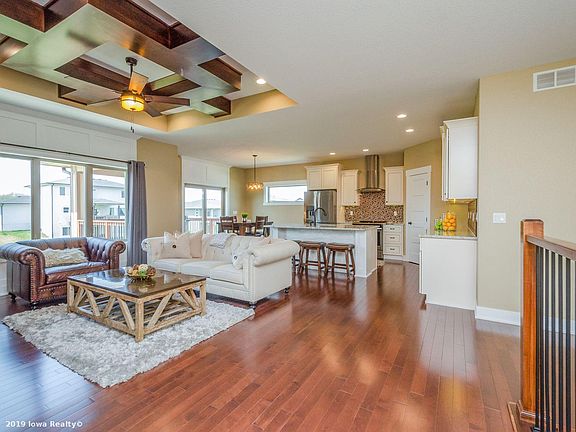 3rd image of 760 NE Dartmoor Dr