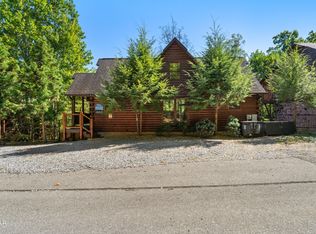1642 Kissing Way, Sevierville, TN 37862