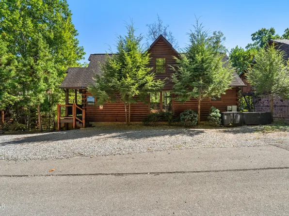 1642 Kissing Way, Sevierville, TN 37862