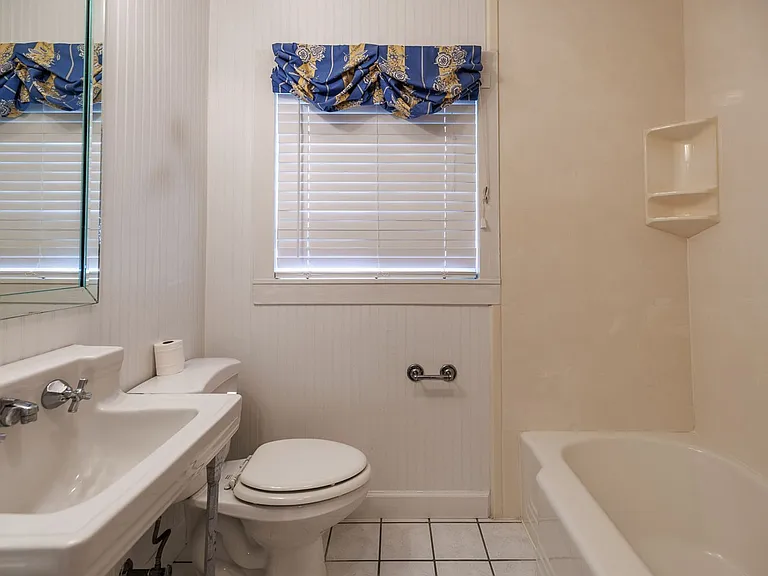 208 Pinecrest Ln — Photo 15