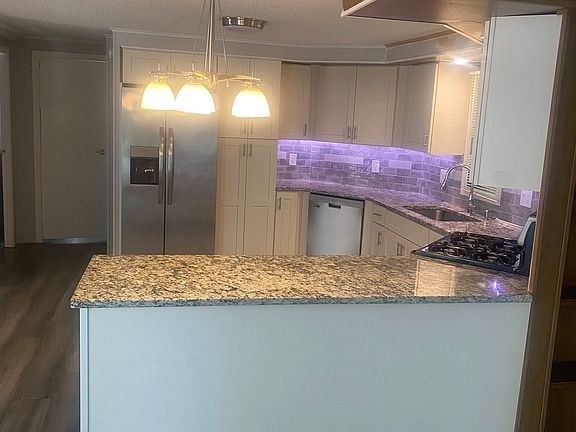 4th image of 18 Parkwood Dr