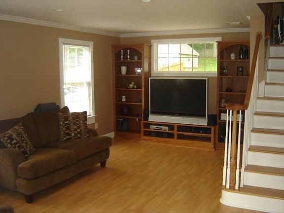 Large Living Room w/Built in Oak Cabinets