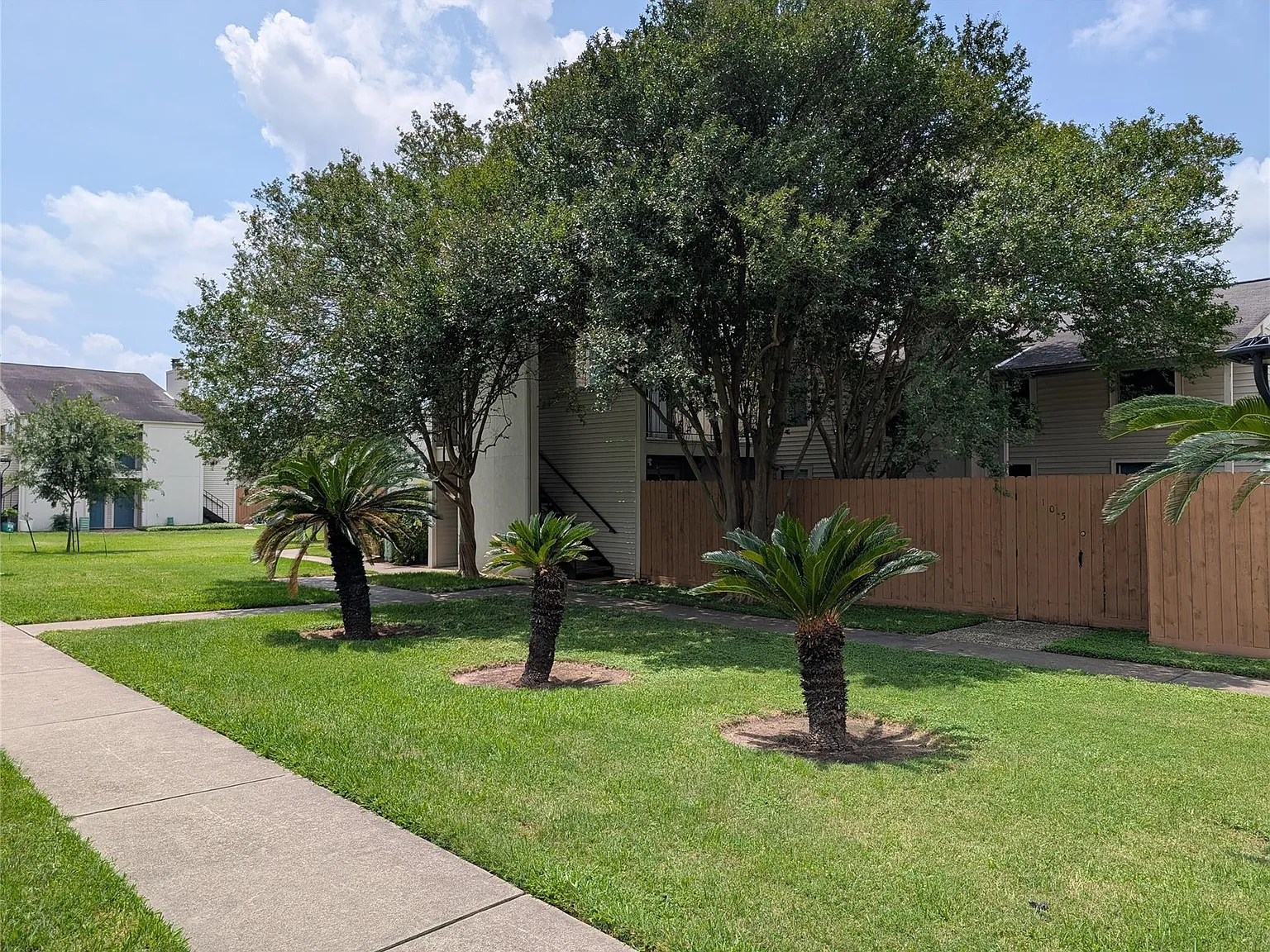 2 bed, 2.0 bath, 1120 sqft, $1,200 — Photo 1