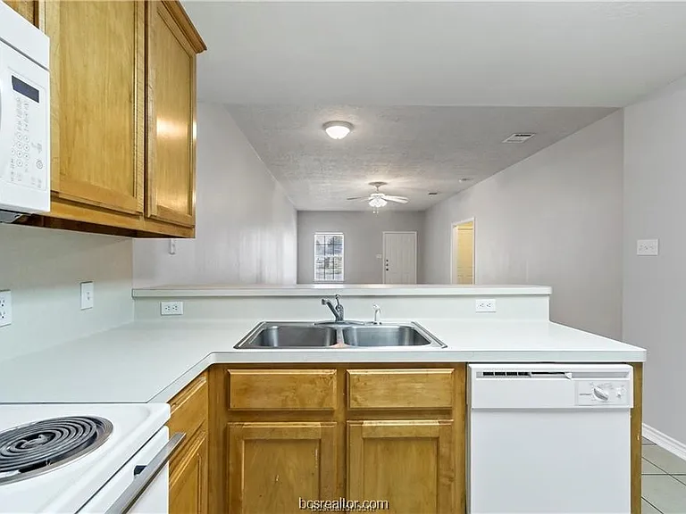 510 Freeman Ave — Photo 9